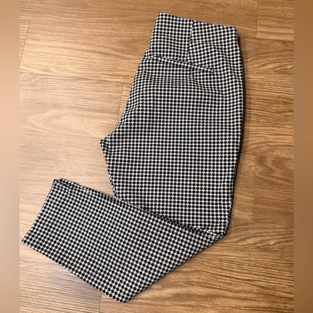 Old Navy Black and White Patterned High Rise Pants